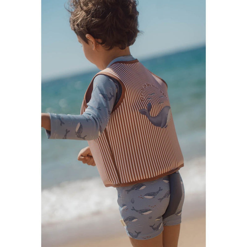 Child wearing the Little Dutch swim vest Ocean World