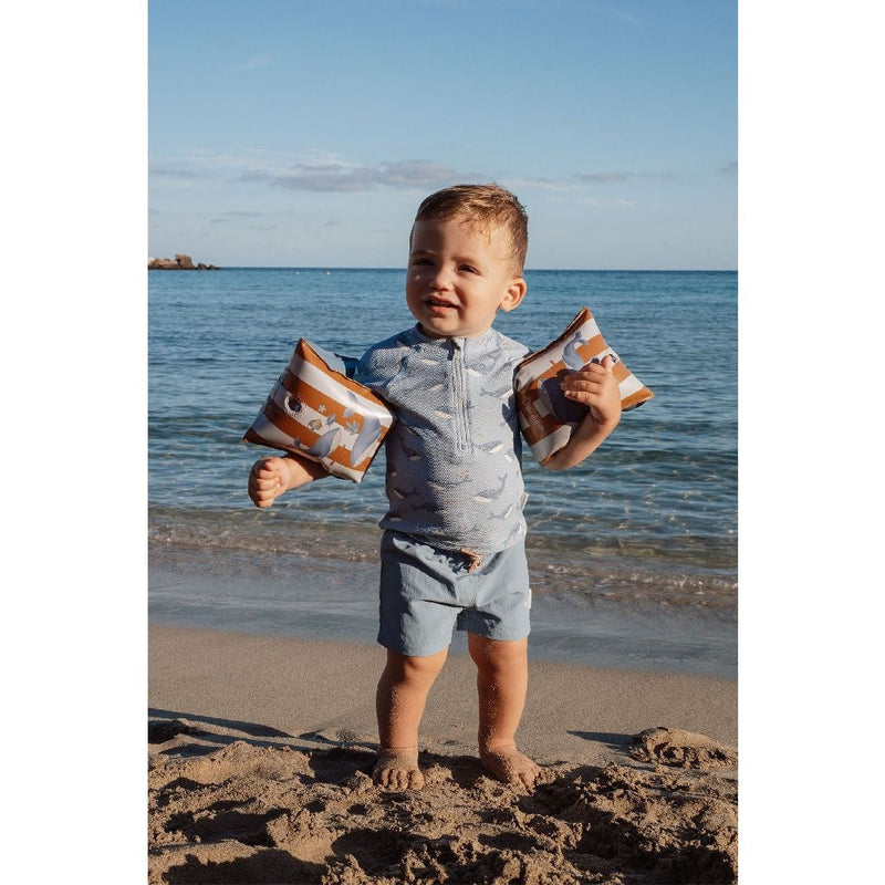 Child wearing Little Dutch armbands Ocean World