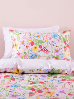 Strawberry Meadow duvet cover set