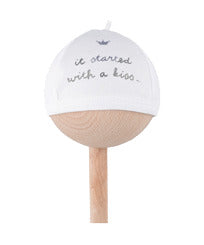 Hat 'it started with a kiss'