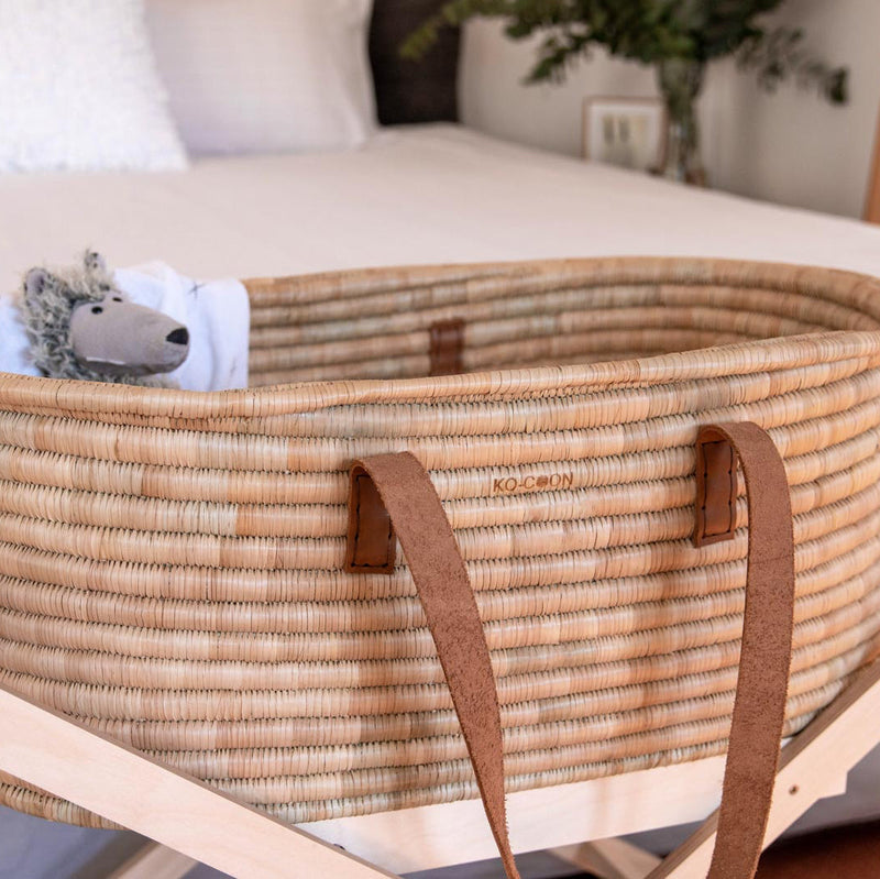 Ko-Coon Timeless moses basket tan in a bedroom