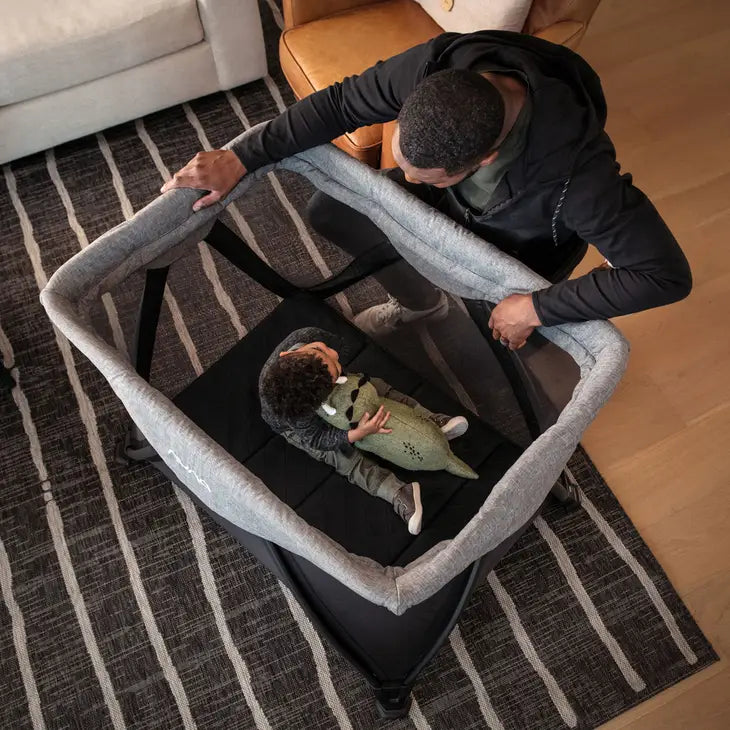 Nuna SENA Aire Travel Cot  1