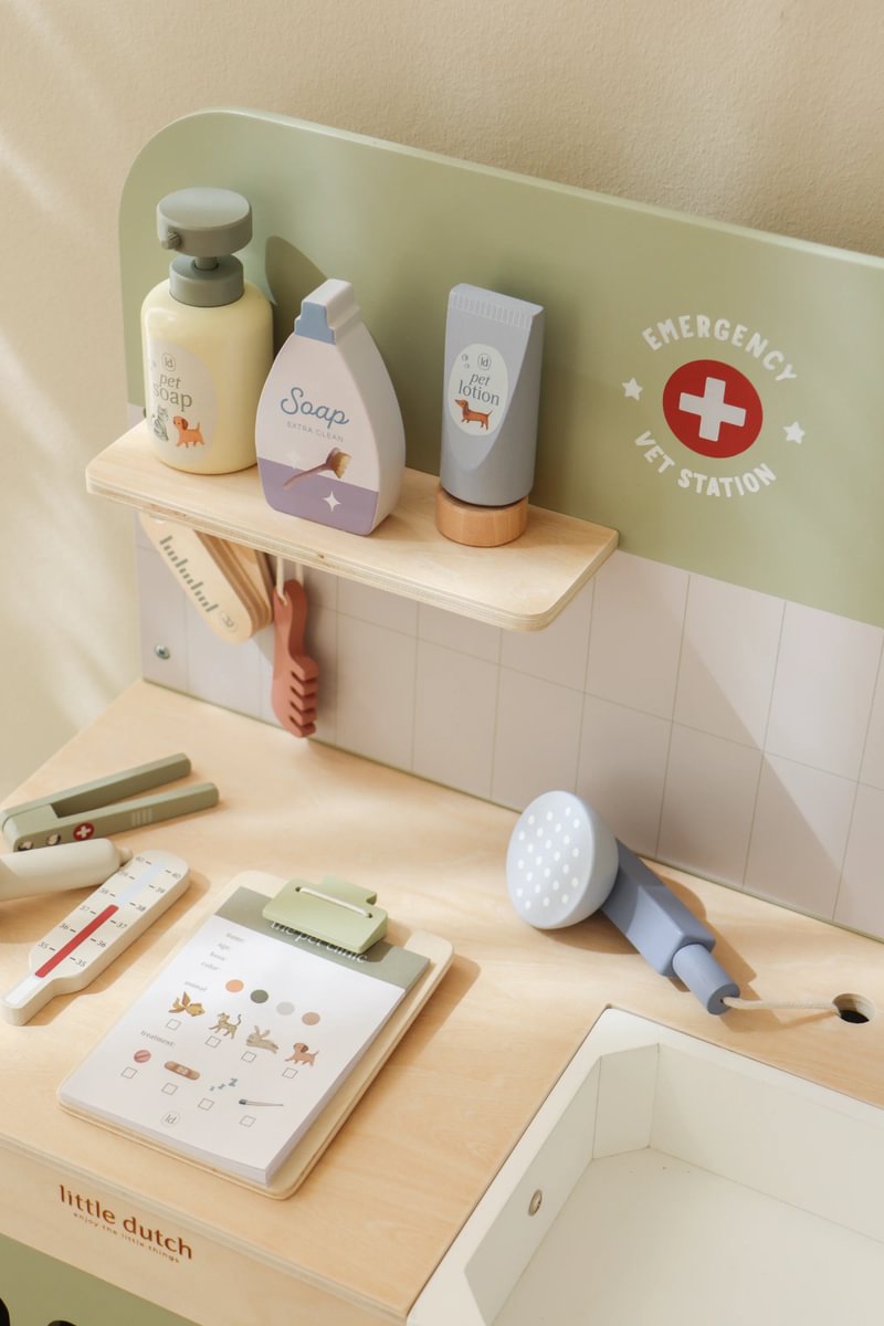 LD Wooden Veterinary Bench FSC